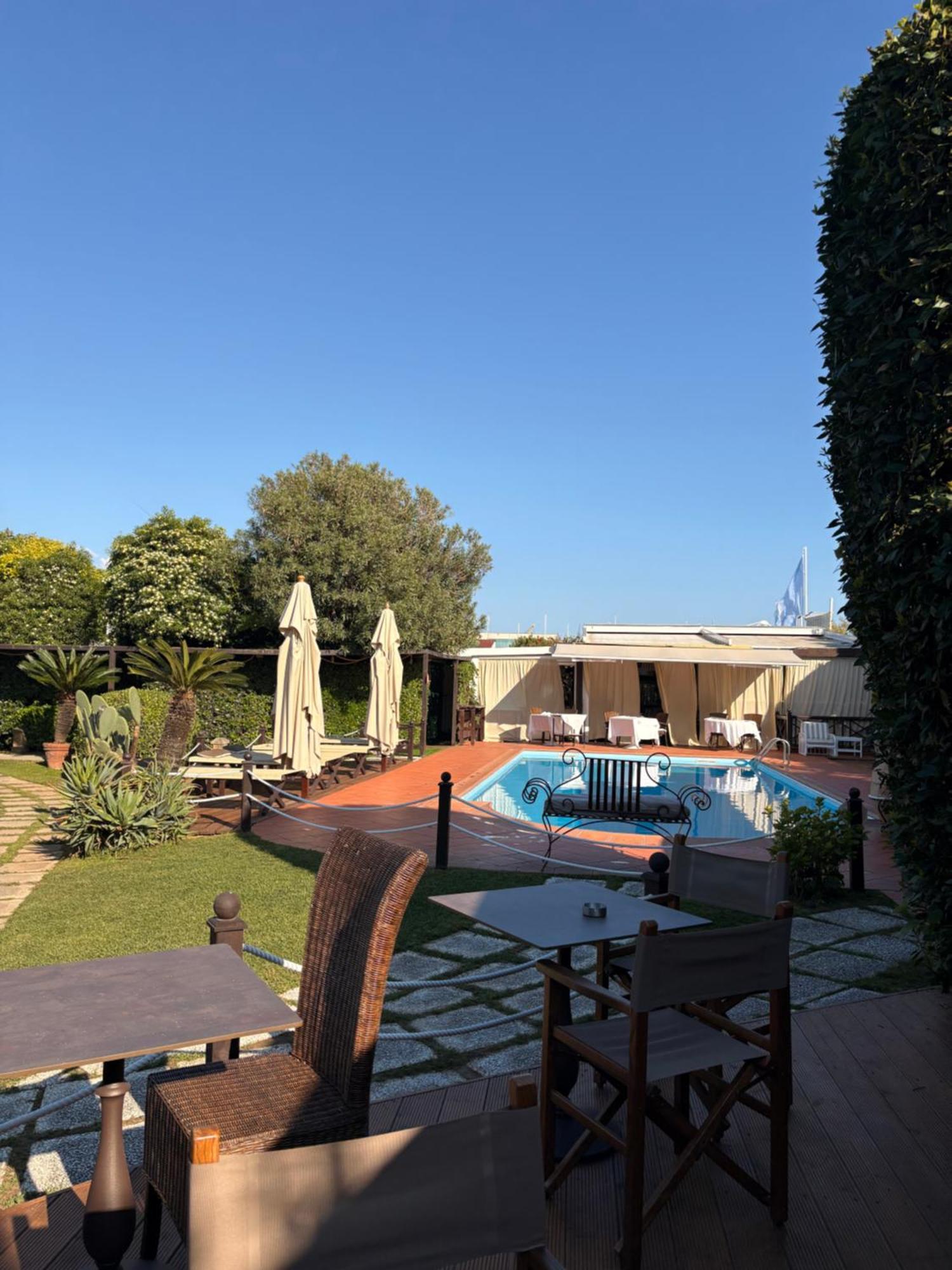 Hotel Atlantic Marina Di Carrara Eksteriør bilde