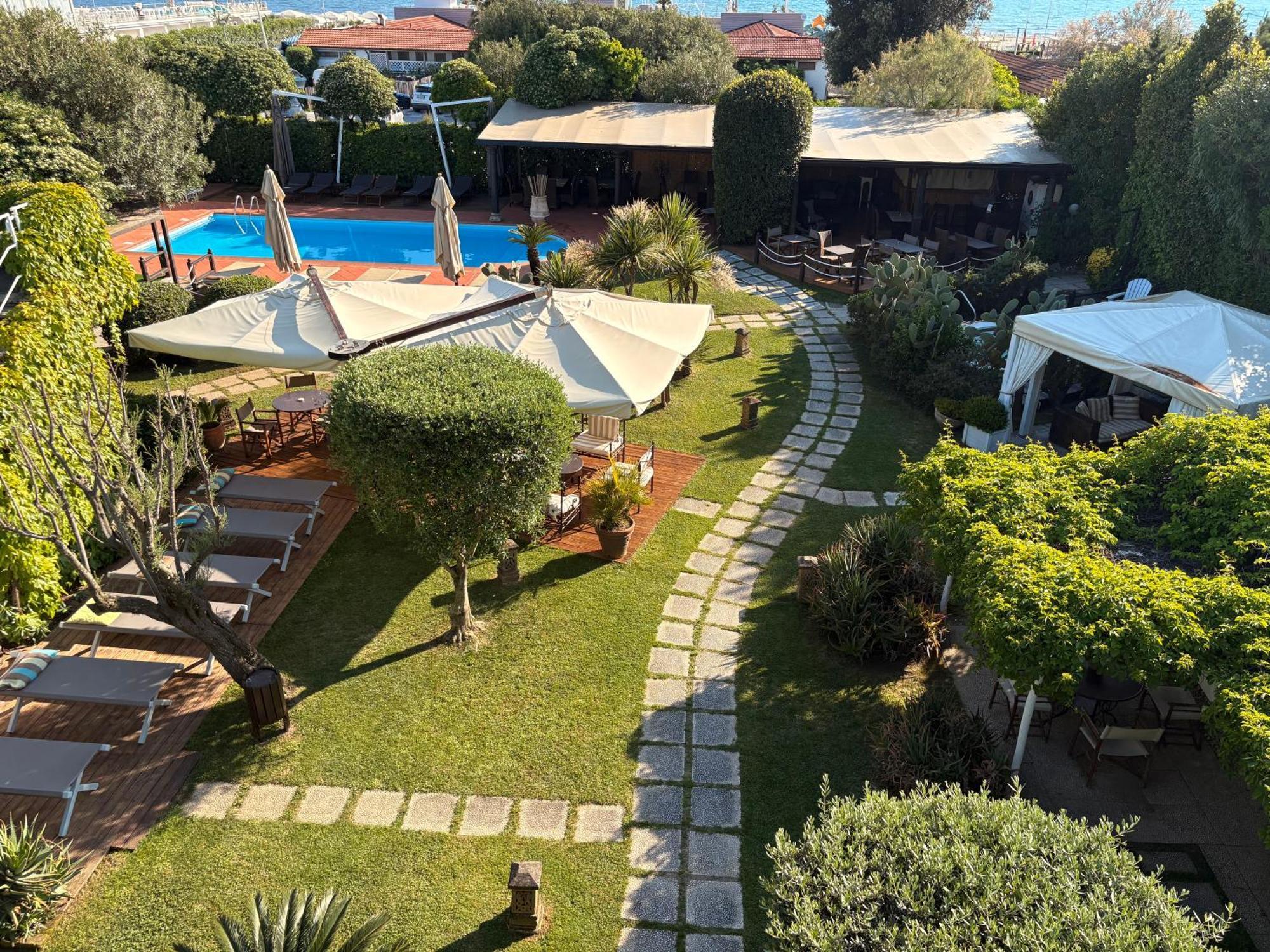 Hotel Atlantic Marina Di Carrara Eksteriør bilde