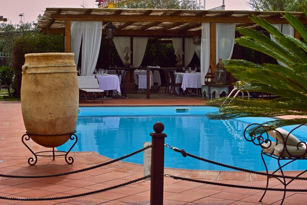Hotel Atlantic Marina Di Carrara Eksteriør bilde